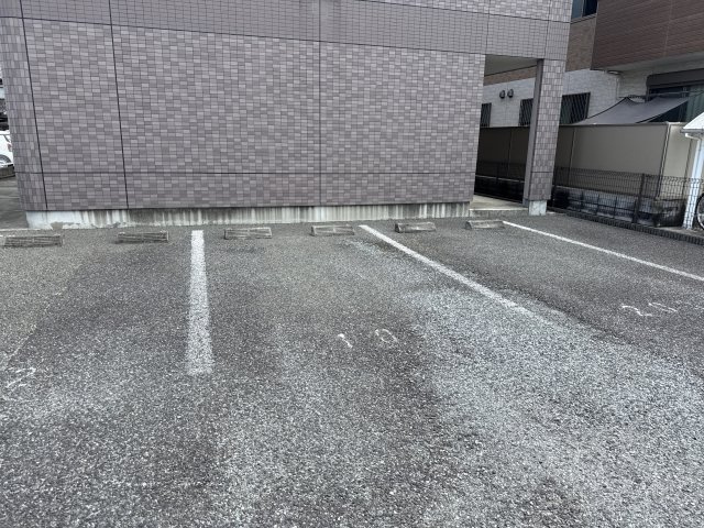 グランチェスタＥａｓｔの駐車場