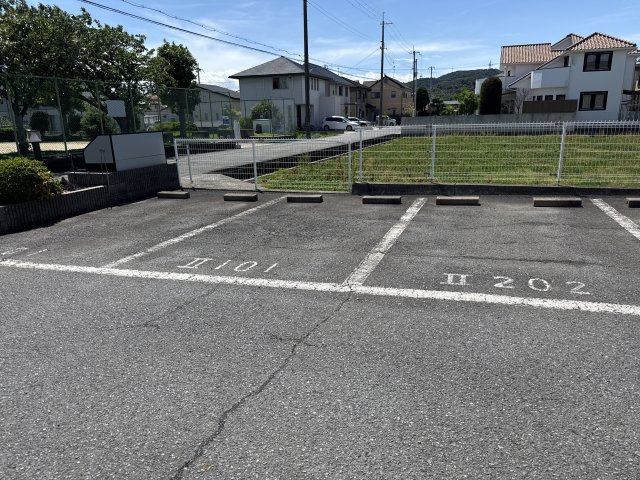 パークサイドⅡの駐車場