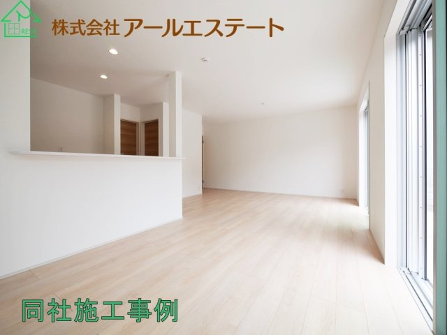 加古川市平岡町土山1期　JR「土山駅」徒歩16分の居間・リビング