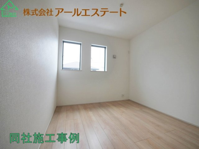 加古川市平岡町土山1期　JR「土山駅」徒歩16分の洋室