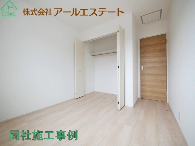 加古川市平岡町土山1期　JR「土山駅」徒歩16分の洋室