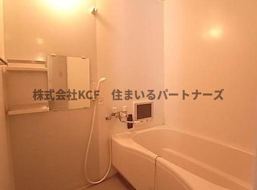 ロイヤル・レセンテ B棟の浴室|きれいなお風呂です