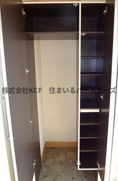 ロイヤル・レセンテ B棟の玄関|玄関です