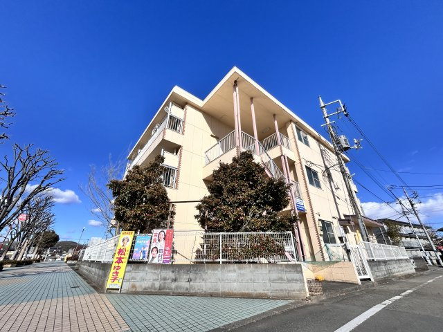 フローレンス秋川の駐車場