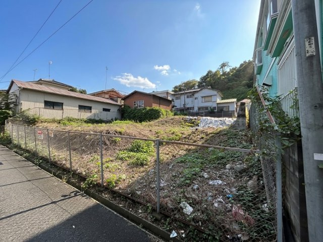 雨間土地　約129坪　閑静な住宅街の前面道路含む現地写真