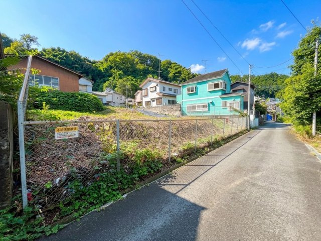 雨間土地　約129坪　閑静な住宅街の前面道路含む現地写真