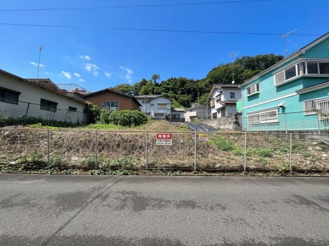 雨間土地　約129坪　閑静な住宅街の前面道路含む現地写真