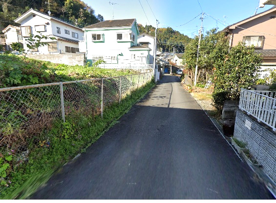 雨間土地　約129坪　閑静な住宅街の前面道路含む現地写真