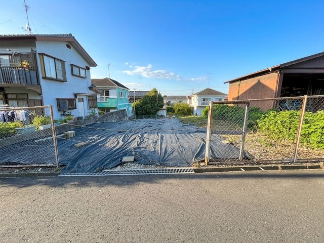 雨間土地　約129坪　閑静な住宅街の前面道路含む現地写真