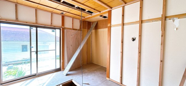 いわき市金山町南台 中古住宅　陽当たり良好！ 4LDK収納たっぷり　不動産プラスの和室|1F和室です。フローリング張替え、天井・壁クロス張替え、建具交換、スイッチ・コンセント交換、照明器具交換を行います。畳部屋が1階にお部屋があると居室としても客間としても使えるので使い勝手が良いですね。
