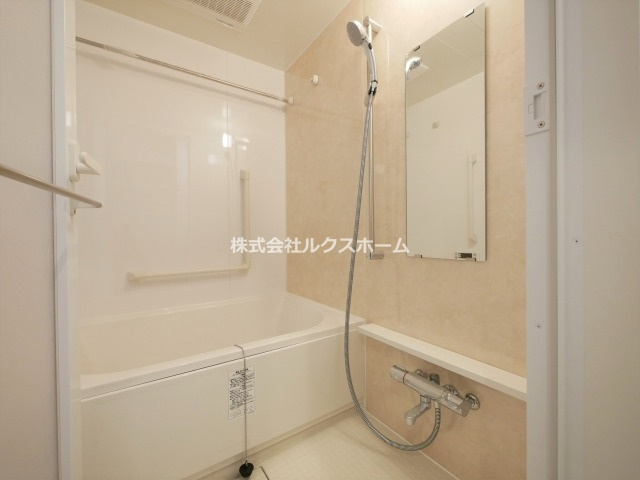 レシオ千里丘の浴室|きれいな玄関です