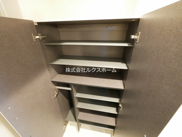 レシオ千里丘の収納|広い洗面スペース
