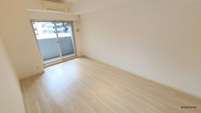 エスリード江坂公園　仲介手数料無料の洋室