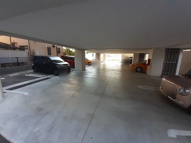 アムール　レヴールの駐車場