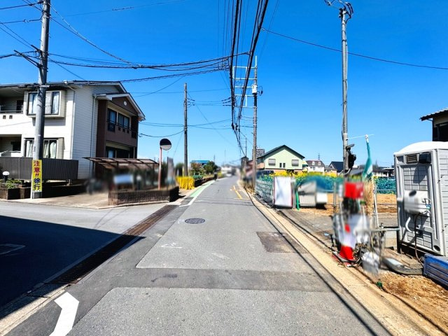 【前面道路含む現地写真】 | 和光市下新倉4丁目　新築一戸建住宅　全2棟　（成増店） | 周辺は緑あふれる住宅街。住環境良好です。
