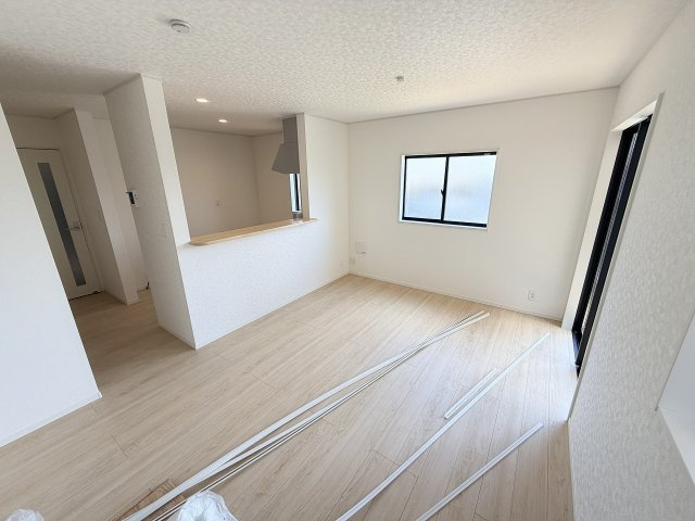 【居間・リビング】 | 和光市下新倉4丁目　新築一戸建住宅　全2棟　（成増店） | 動線を考え家具の配置がしやすいリビング