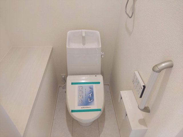 宝塚市山本台3丁目新築一戸建のトイレ|2階トイレ　温水洗浄便座付き
