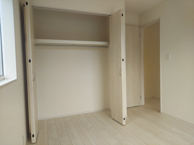 宝塚市山本台3丁目新築一戸建の洋室|2階西側洋室約5帖