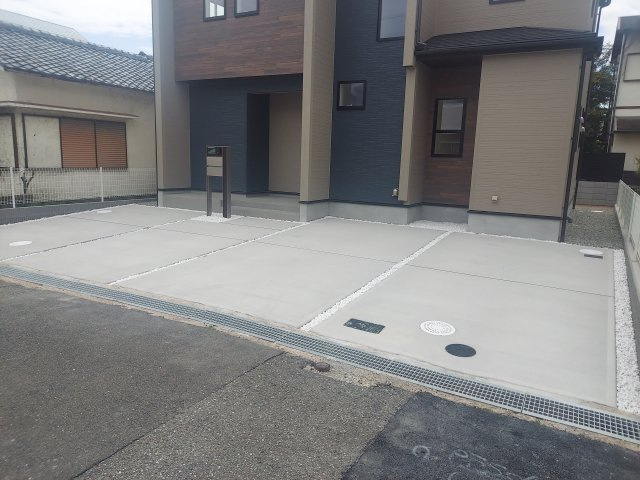 宝塚市山本台3丁目新築一戸建の駐車場|駐車スペース並列3台分有り