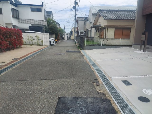 宝塚市山本台3丁目新築一戸建の前面道路含む現地写真