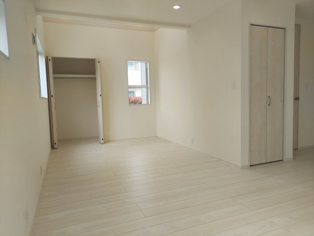 宝塚市山本台3丁目新築一戸建の居間・リビング|リビング（洋室約5.25帖）