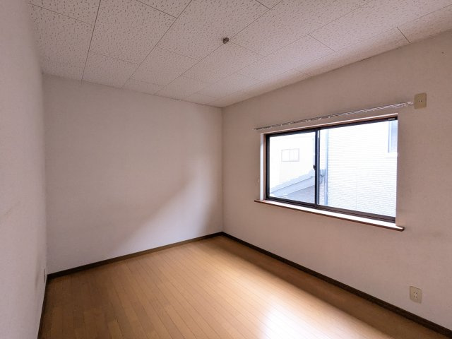住建ハイツの寝室