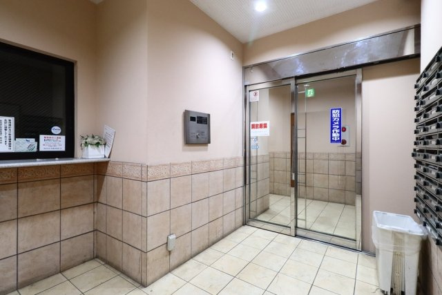 ドルチェ代々木のエントランス|毎日通るエントランスはこのようになっています