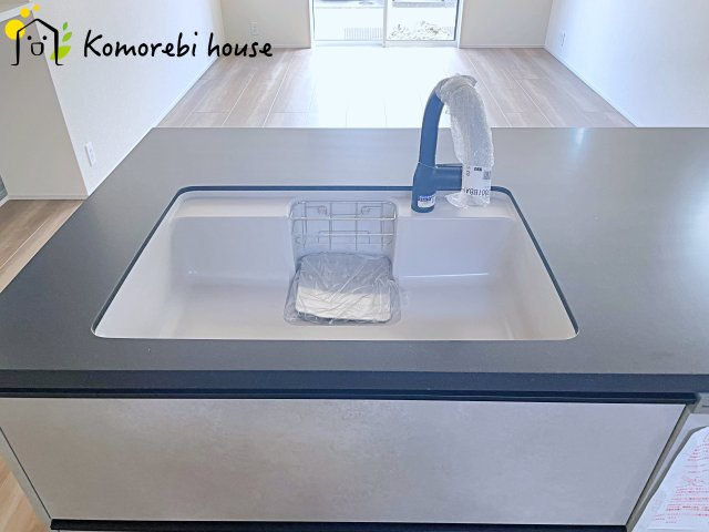 鴻巣市吹上本町2丁目　新築一戸建て　ブルーミングガーデン　02のキッチン|お料理しやすいキッチンです