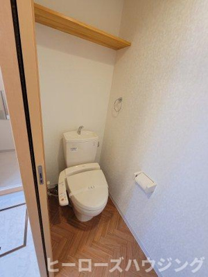【トイレ】 | サンヒルズ岡町 | ※同タイプの写真となり、実際のお部屋とは異なる場合があります