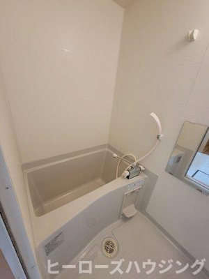 【浴室】 | サンヒルズ岡町 | ※同タイプの写真となり、実際のお部屋とは異なる場合があります