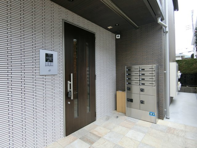 アンタレス浦和のエントランス