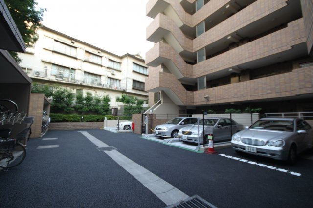 【駐車場】