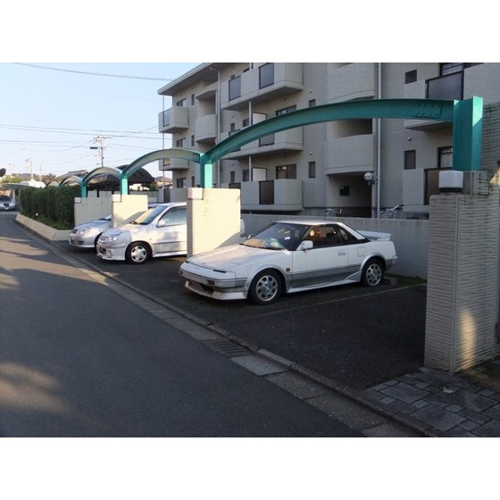 クレール１８駐車場の内装|こちらの居間で趣味の時間をお楽しみください