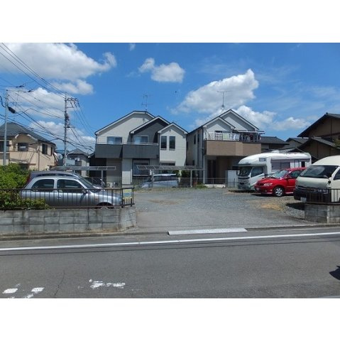 クレール１８駐車場の外観