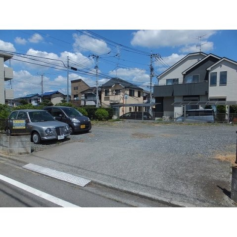 クレール１８駐車場の外観