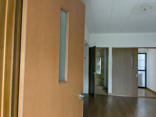 住建ハイツの居間・リビング