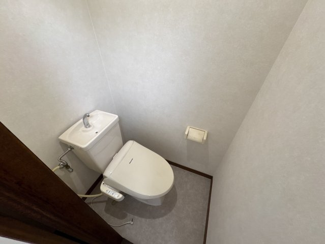 生駒市元町１丁目の賃貸マンションのトイレ