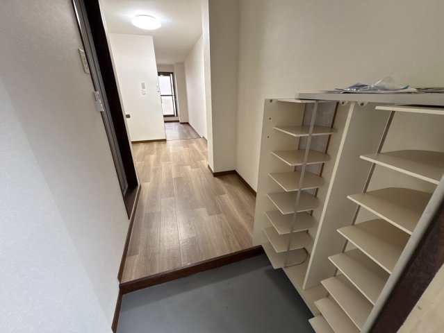 生駒市元町１丁目の賃貸マンションの玄関
