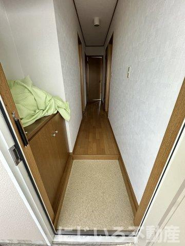 ハイツアクシスの玄関