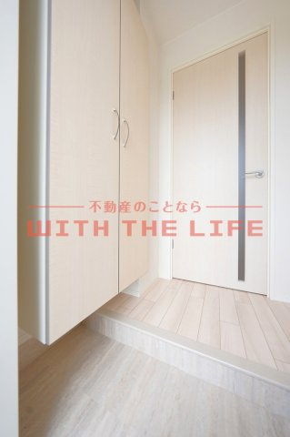 ユニバース【キャッシュバック対象物件】の玄関|明るい玄関です
