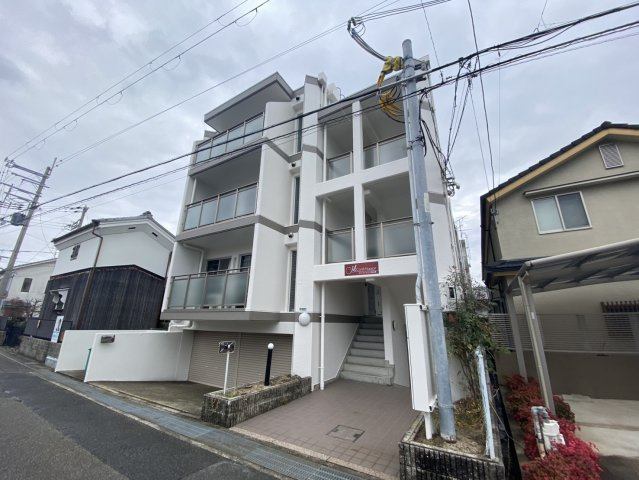 コンフィメゾン中山寺の外観
