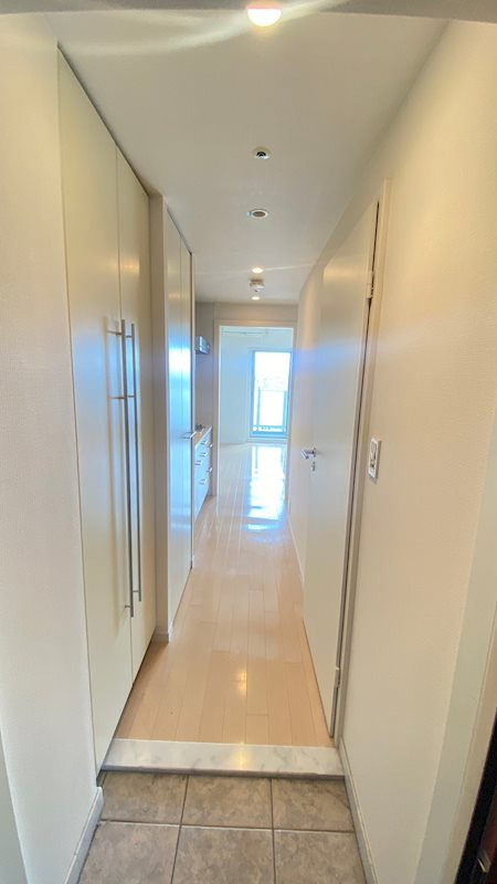 レジディア三軒茶屋の玄関