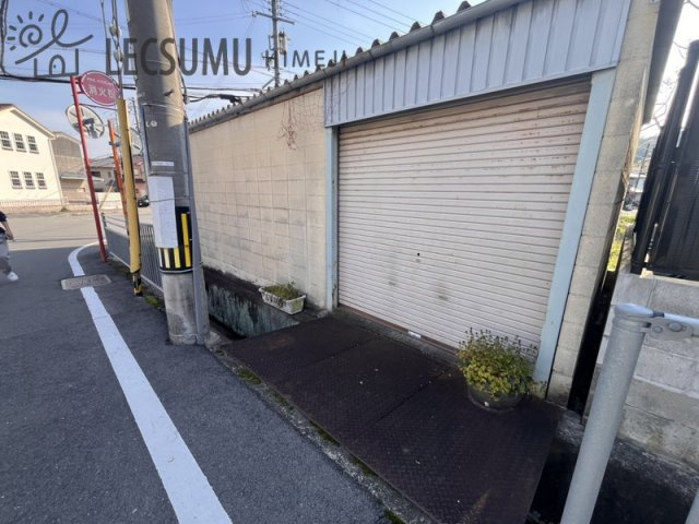 姫路市大寿台1丁目/中古戸建の前面道路含む現地写真