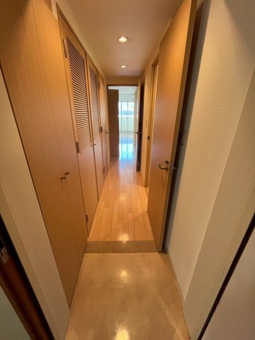 西宮市津門西口町の賃貸マンションの玄関
