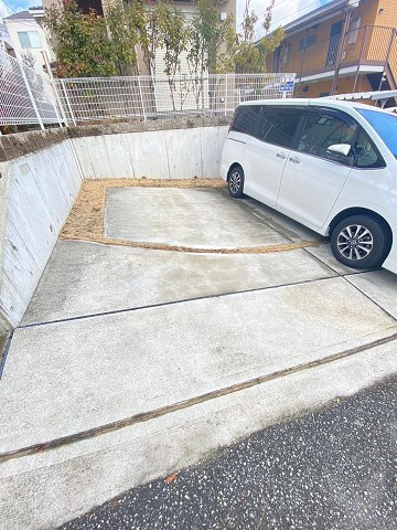 上甲東園6丁目戸建の駐車場