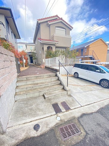 上甲東園6丁目戸建のエントランス