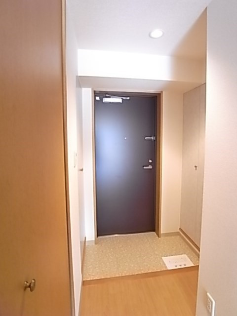 インプルーブ三宮イーストの玄関