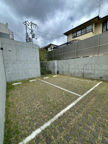 MAIN STAGE Ashiya Two-Blockの駐車場