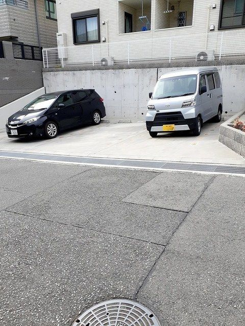 コンフォート名谷Ⅱの駐車場