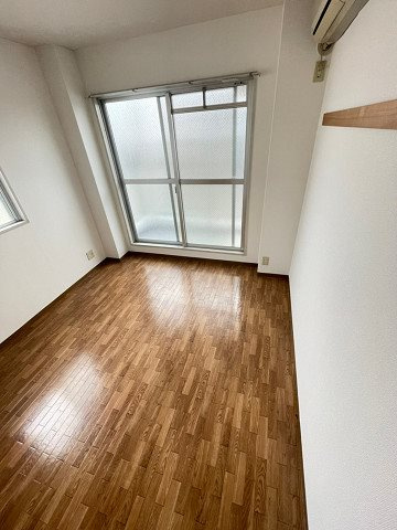 夙川チェリーハウスの居間・リビング